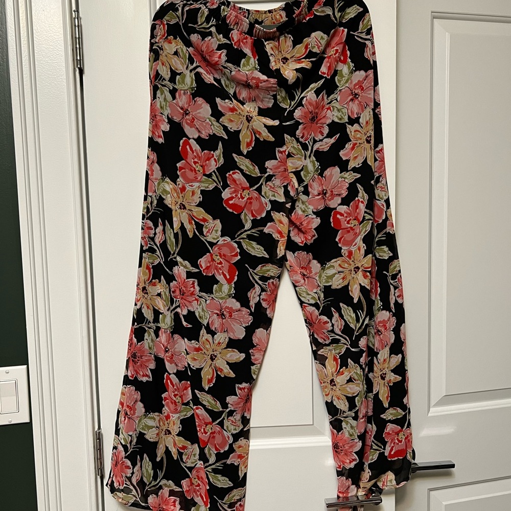 Lulus 2 piece resort wear set! Cropped top and high waisted pants. - Picture 7 of 10